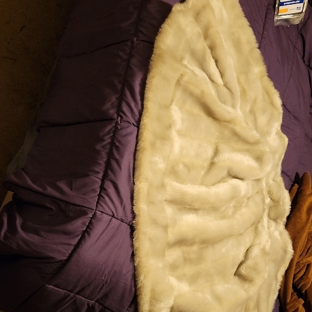 Roaman's Luxurious Cream Teddy Shawl/Stole - Picture 4 of 7
